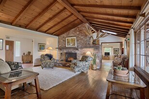 556 Scenic Dr in Santa Barbara, CA - Building Photo