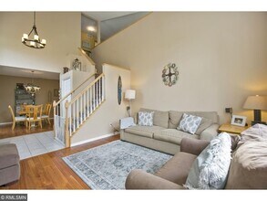 17647 Hackberry Ct in Eden Prairie, MN - Building Photo - Building Photo