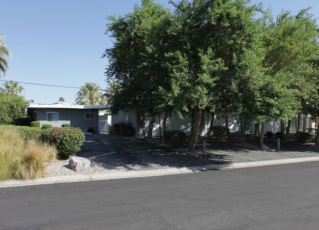 600 E Cottonwood Rd in Palm Springs, CA - Building Photo - Building Photo