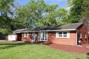 5900 Wright Dr in Troy, MI - Building Photo