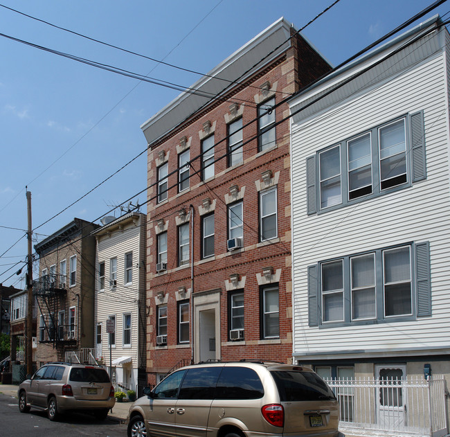 284 E Kinney St in Newark, NJ - Foto de edificio - Building Photo