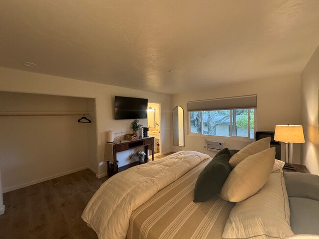 10 Country Club Way in Carmel Valley, CA - Foto de edificio - Building Photo