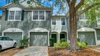 8324 72nd St E in Bradenton, FL - Building Photo