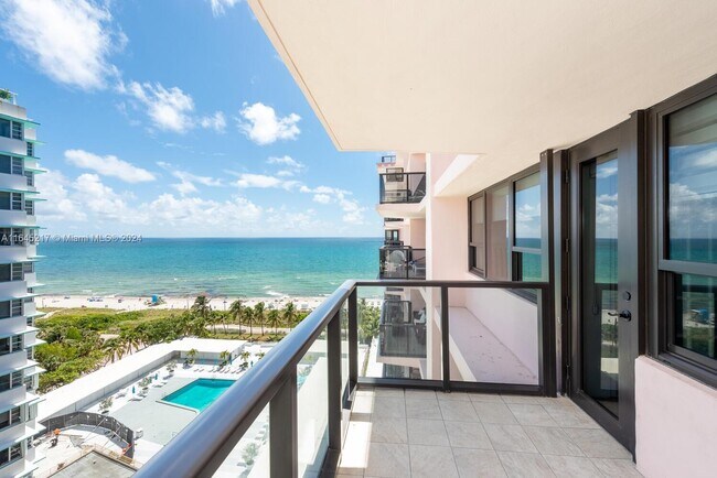 5225 Collins Ave in Miami, FL - Building Photo - Building Photo