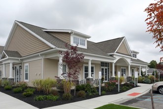 Edgewater Apartment Homes in Lancaster, NY - Foto de edificio - Building Photo