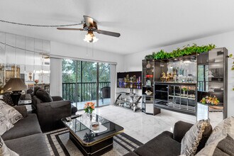 8415 SW 107th Ave, Unit 309W in Miami, FL - Building Photo - Building Photo