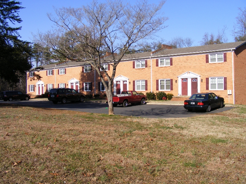 44 Fawn Lake Ln in Palmyra, VA - Foto de edificio