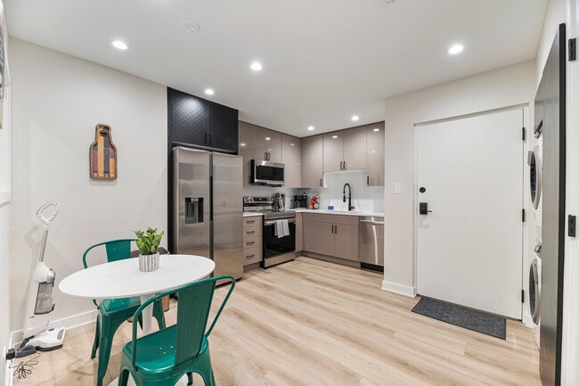 2316 W Estes Ave in Chicago, IL - Building Photo - Building Photo