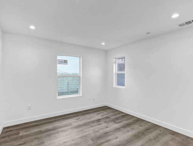 1231 S Rowan Ave in Los Angeles, CA - Foto de edificio - Building Photo