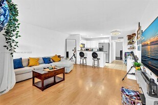 2715 NE 49th St in Fort Lauderdale, FL - Building Photo