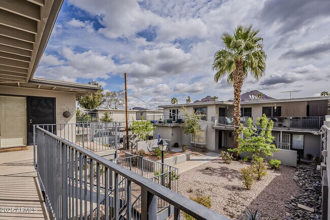 4114 E Calle Redonda in Phoenix, AZ - Building Photo - Building Photo