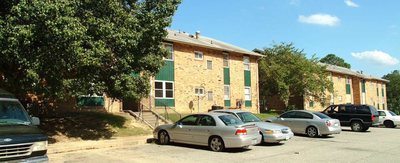 Edgewood Apartments in Hopewell, VA - Building Photo