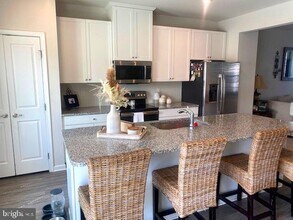 304 Pinnacle Pl in Washington Township, NJ - Foto de edificio - Building Photo