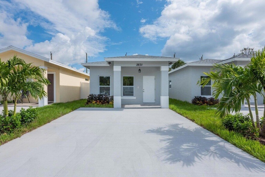 2831 Saranac Ave in West Palm Beach, FL - Building Photo