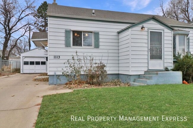 property at 1113 W 9th St