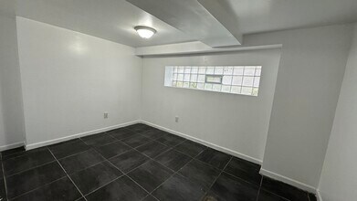 5830 N Artesian Ave in Chicago, IL - Building Photo - Building Photo