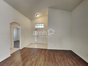 15004 Shaw Rd in Tampa, FL - Foto de edificio - Building Photo