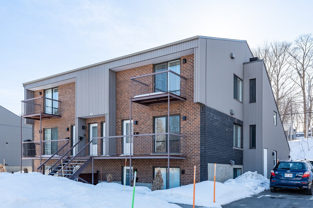 34 De L'armurier St in Lévis, QC - Building Photo