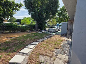 2124 S Beech Rd in West Palm Beach, FL - Building Photo - Building Photo