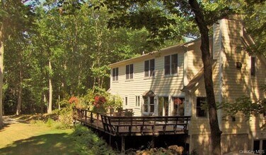 12 Dogwood Ln in Shelter Island, NY - Building Photo - Building Photo