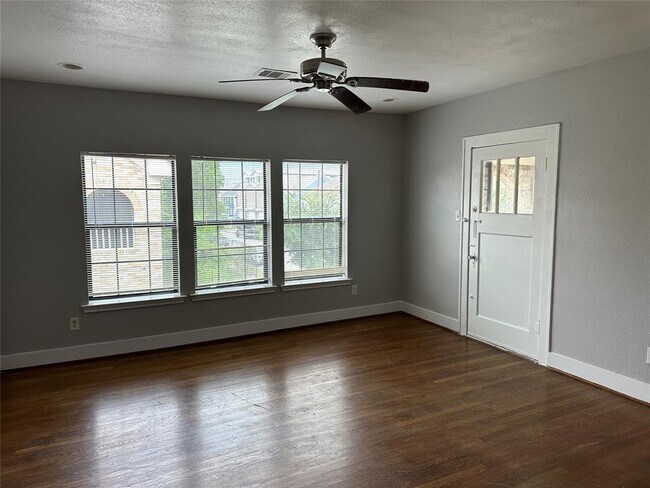 2910 Wichita St in Houston, TX - Foto de edificio - Building Photo