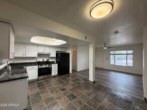 3305 E Helena Dr in Phoenix, AZ - Building Photo - Building Photo