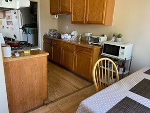 221 Grissom Ln in Hoffman Estates, IL - Building Photo - Building Photo