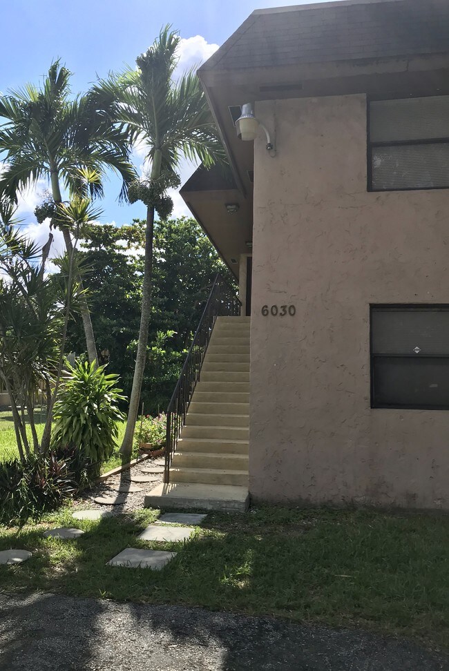 6030 SW 32nd St, Unit 3 in Miramar, FL - Foto de edificio - Building Photo