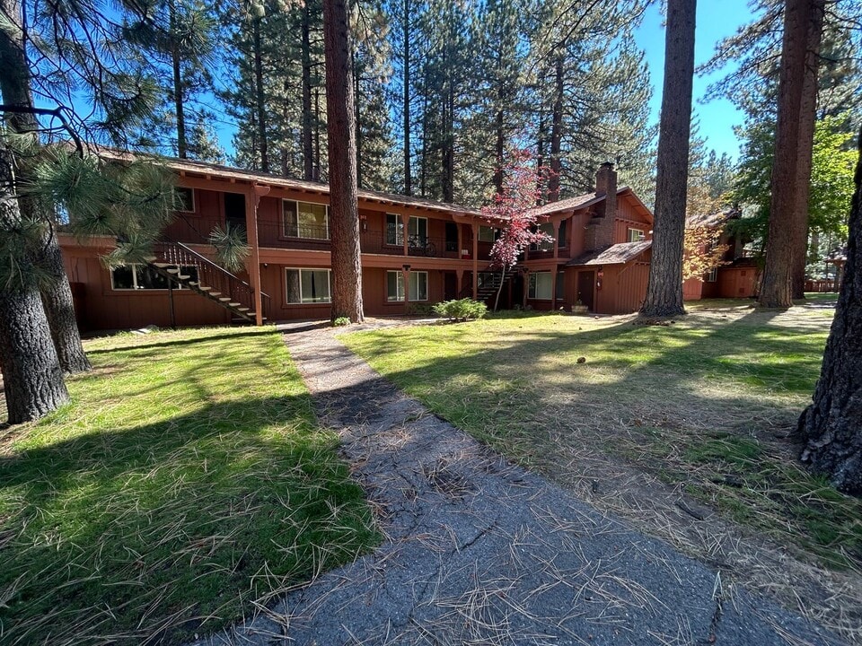 3616 Spruce Ave in South Lake Tahoe, CA - Building Photo