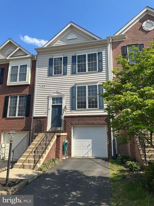 9840 Cheshire Ridge Cir in Manassas, VA - Building Photo