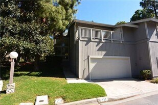 137 S Stonebrook Dr in Orange, CA - Building Photo