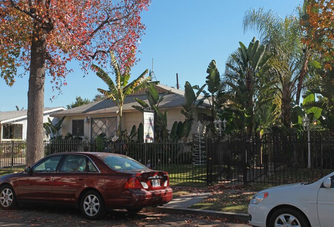 212 W Elm Ave in Burbank, CA - Building Photo - Building Photo