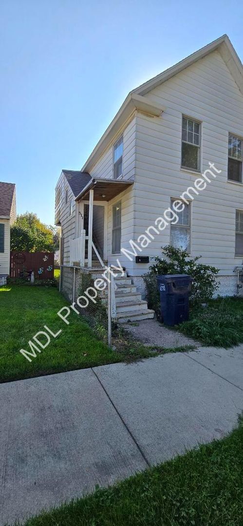 511 S Monroe St in Bay City, MI - Building Photo - Building Photo