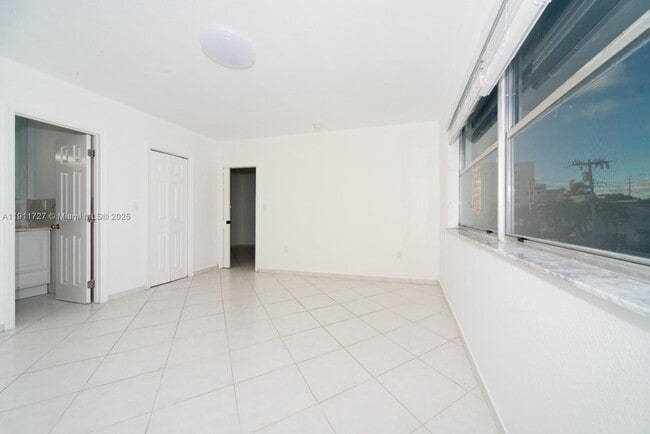 7725 Carlyle Ave in Miami Beach, FL - Building Photo - Building Photo