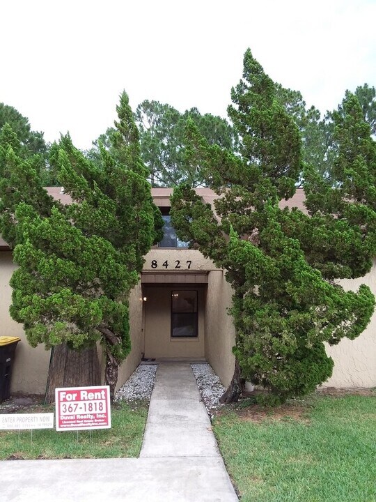 8427 Pineverde Ln in Jacksonville, FL - Building Photo