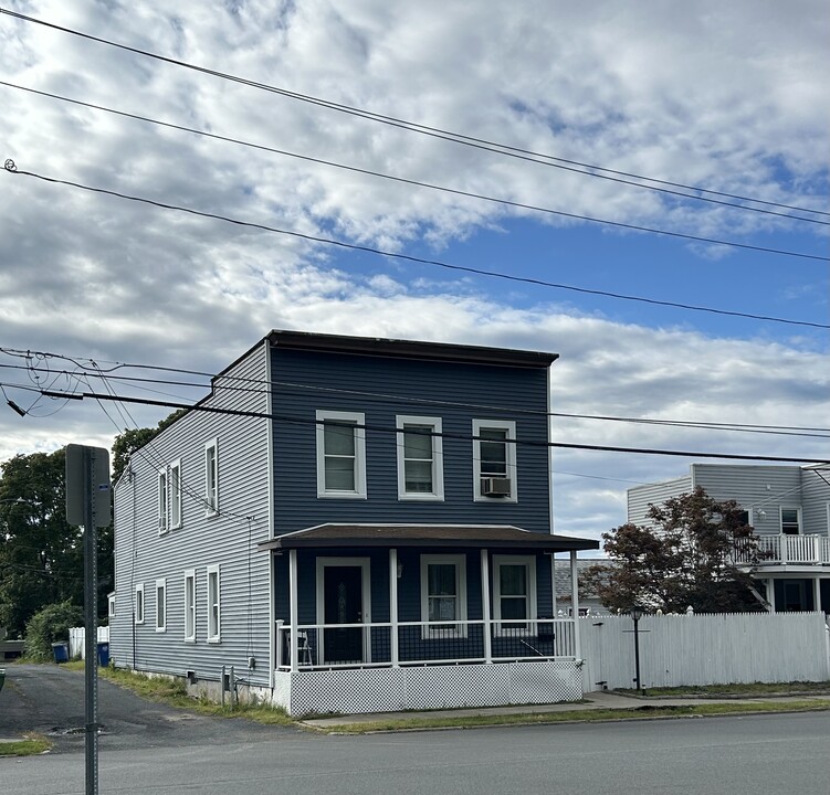 198-2 Park Ave, Unit Upper Rear apartment in Cohoes, NY - Building Photo