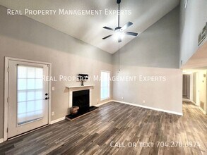 6022 Winged Elm Ct in Charlotte, NC - Building Photo - Building Photo