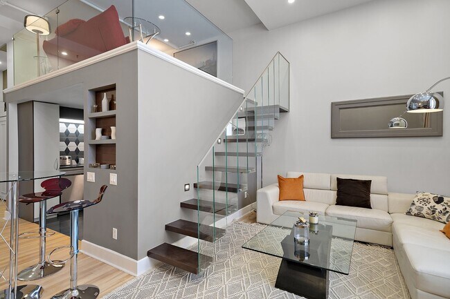 230 R. Sherbrooke E in Montréal, QC - Building Photo - Building Photo