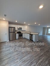 4443 Pinscher St in Union City, GA - Building Photo - Building Photo