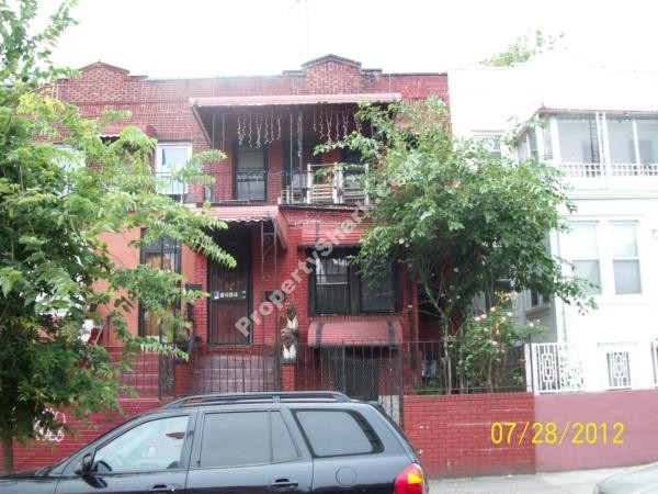 1211 Manor Ave in Bronx, NY - Building Photo