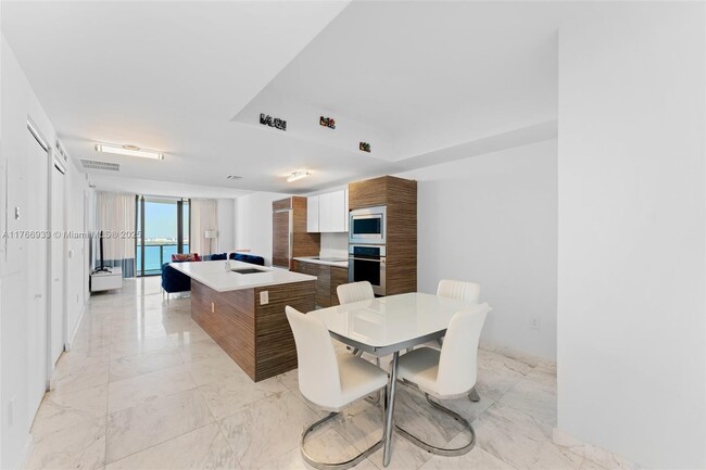 460 NE 28th St, Unit 3407 in Miami, FL - Building Photo - Building Photo