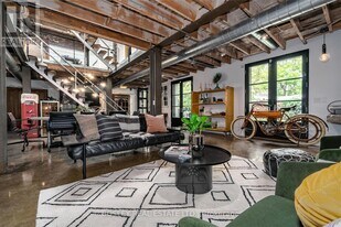 9 Peyton Ln in Toronto, ON - Building Photo