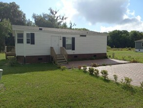 4055 NW 40th St in Lake Panasoffkee, FL - Building Photo - Building Photo