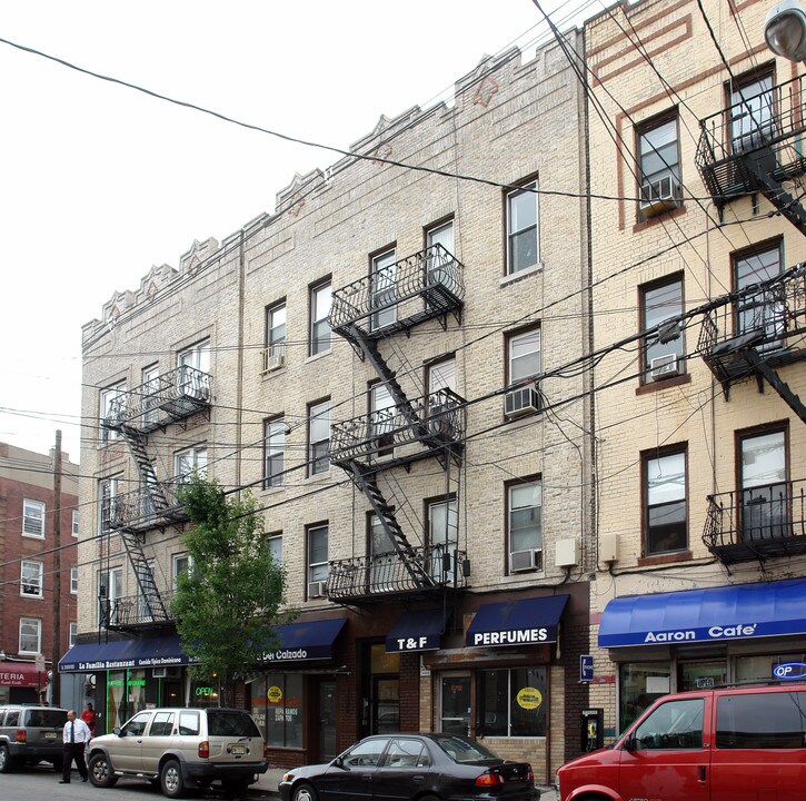 235 58th St in West New York, NJ - Building Photo