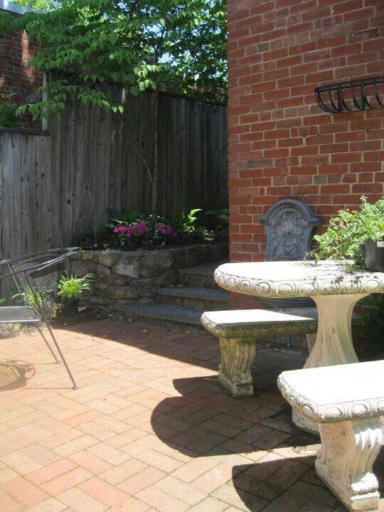 2319 Huidekoper Pl NW, Unit Basement Studio in Washington, DC - Foto de edificio