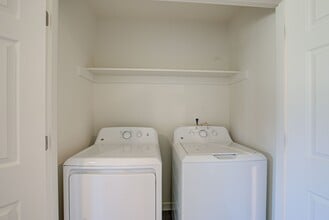 2276 W 10th Ave in Junction City, OR - Building Photo - Building Photo