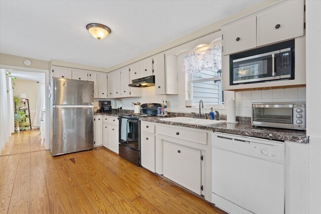 107 Boston Rd in Sutton, MA - Building Photo - Building Photo