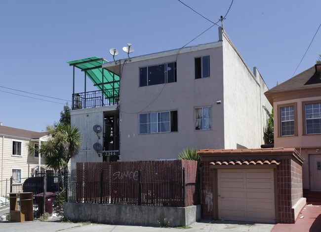 Casa De Sol Apartments in Oakland, CA - Foto de edificio - Building Photo