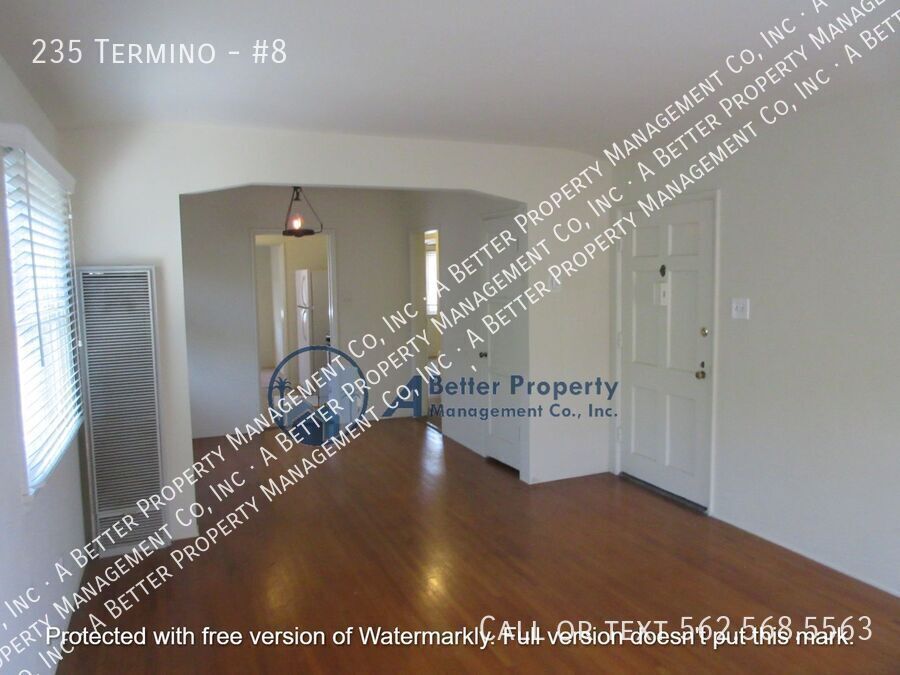 235 Termino Ave in Long Beach, CA - Building Photo