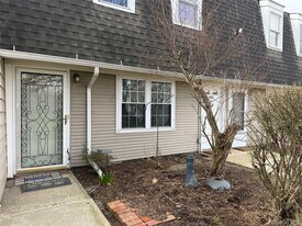 1000 9th St in Greenport, NY - Building Photo